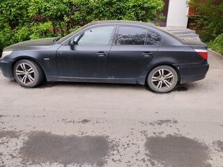 2008 BMW 5 серии 525i V (E60/E61) Рестайлинг, чёрный, 900000 рублей, вид 4