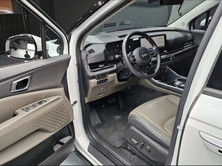 2025 Kia Carnival IV Рестайлинг, белый, 5900000 рублей, вид 5