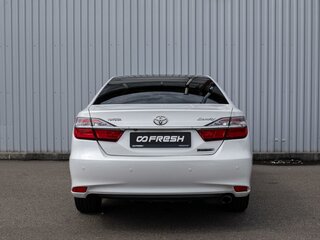 2016 Toyota Camry VII (XV50) Рестайлинг, белый, 2639000 рублей, вид 4