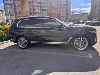 2021 BMW X7 40d I (G07), чёрный, 9000000 рублей, вид 2