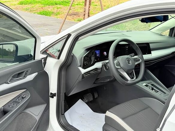 2022 Volkswagen Golf VIII, белый - вид 9