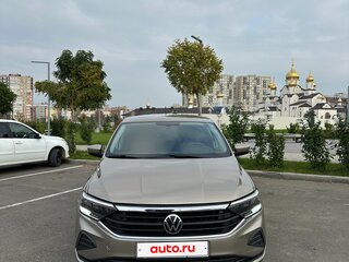 2020 Volkswagen Polo VI, золотистый, 1600000 рублей, вид 2