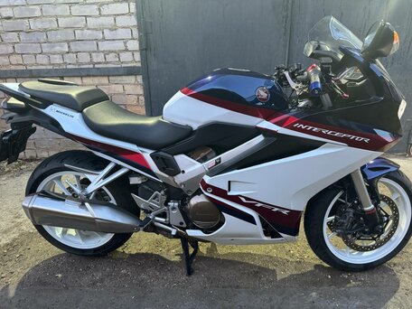 2020 Honda VFR 800, белый, 1000000 рублей, вид 4