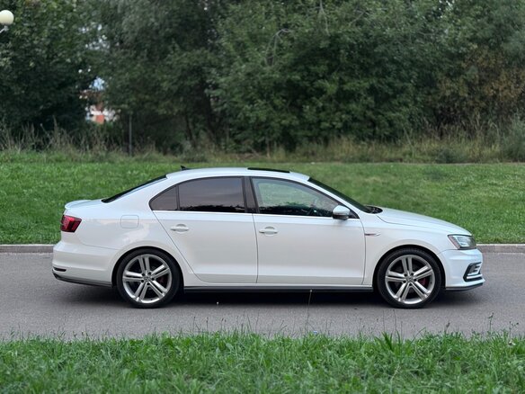 2015 Volkswagen Jetta GLI VI Рестайлинг, белый, 1650000 рублей - вид 3