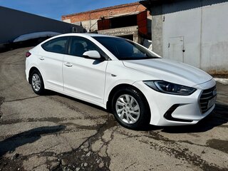 2017 Hyundai Elantra VI (AD), белый, 1350000 рублей, вид 3