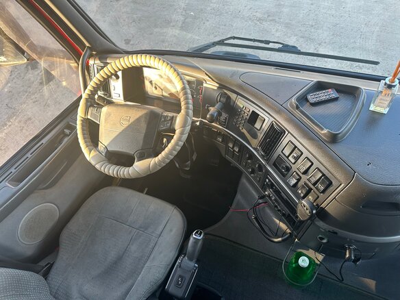 2004 Volvo FH, красный, 3500000 рублей - вид 6