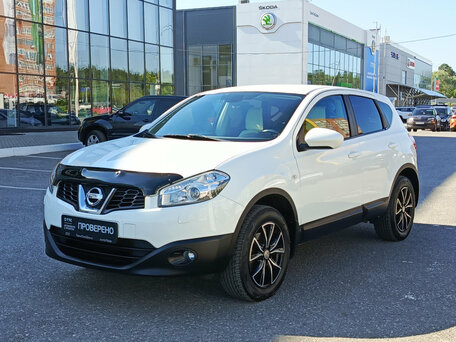 2013 Nissan Qashqai I Рестайлинг, белый, 910000 рублей, вид 1