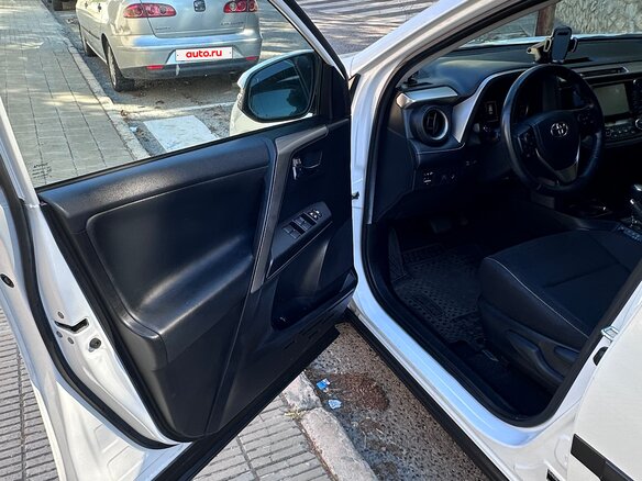 2018 Toyota RAV4 IV (XA40) Рестайлинг, белый, 2690000 рублей - вид 8