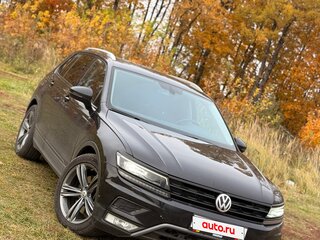 2017 Volkswagen Tiguan II, чёрный, 1750000 рублей, вид 3