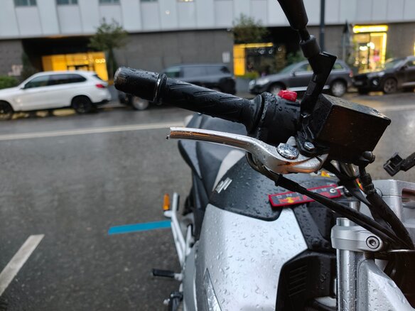 2005 Suzuki GSR 600, серебристый - вид 4