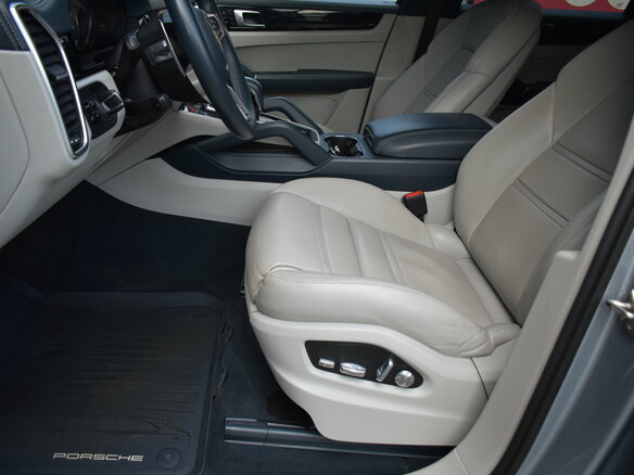 2021 Porsche Cayenne E-Hybrid III, серебристый, 6390000 рублей - вид 12
