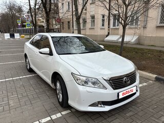 2013 Toyota Camry VII (XV50), белый, 1650000 рублей, вид 3