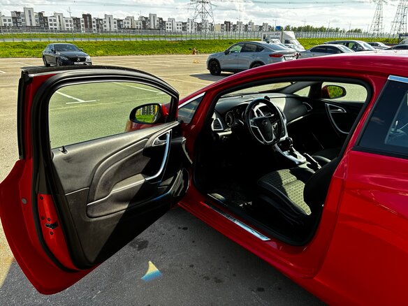 2014 Opel Astra GTC J Рестайлинг, красный, 990000 рублей - вид 14