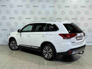 2019 Mitsubishi Outlander III Рестайлинг 3, белый, 2063000 рублей, вид 2