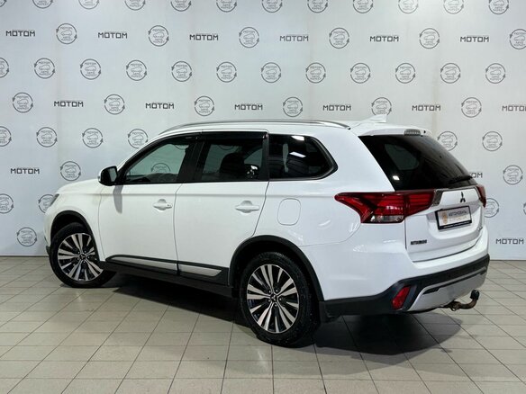 2019 Mitsubishi Outlander III Рестайлинг 3, белый - вид 1