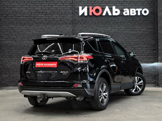2017 Toyota RAV4 IV (XA40) Рестайлинг, чёрный, 2400000 рублей, вид 4