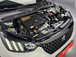 2023 Peugeot 2008 II, белый, 1800000 рублей, вид 5