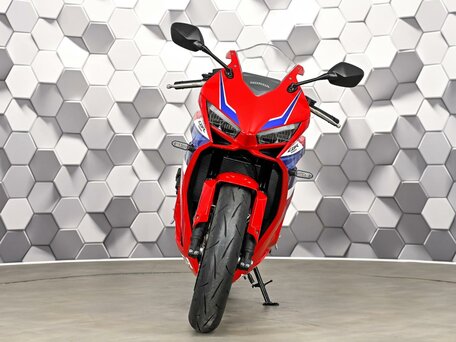 2026 Honda CBR 650R, красный, 1399000 рублей, вид 5