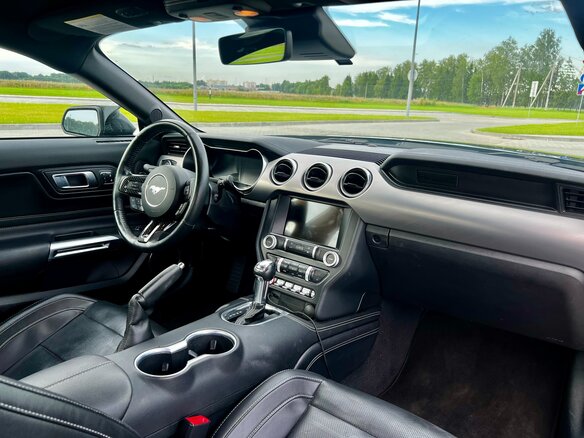 2023 Ford Mustang VI Рестайлинг, чёрный, 3100000 рублей - вид 10