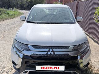 2019 Mitsubishi Outlander III Рестайлинг 3, белый, 1750000 рублей, вид 1