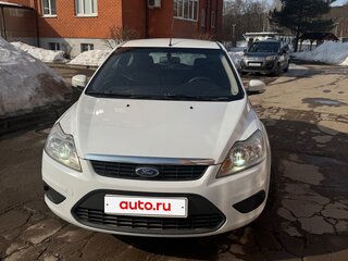 2010 Ford Focus II Рестайлинг, белый, 400000 рублей, вид 3
