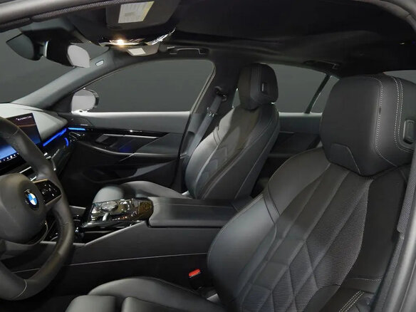 2025 BMW 5 серии 530i xDrive VIII (G60/G61/G68), белый, 5477500 рублей - вид 12