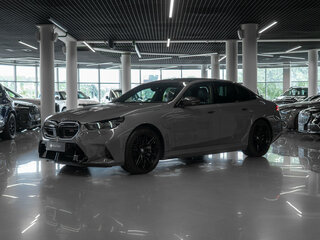 BMW M5 VII (G90)