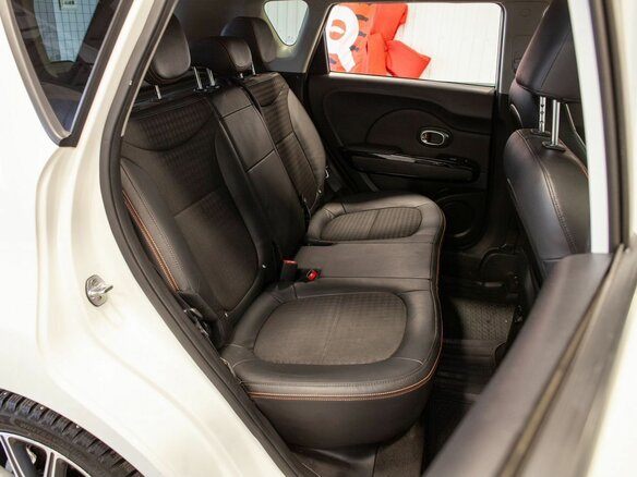 2016 Kia Soul II Рестайлинг, белый, 1560000 рублей - вид 32