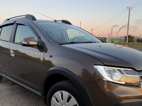 2019 Renault Sandero Stepway II Рестайлинг, золотистый, 870000 рублей, вид 2