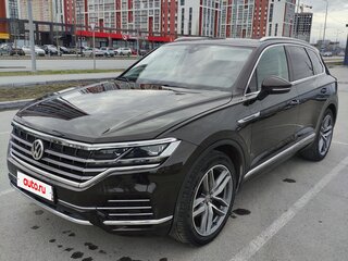 2018 Volkswagen Touareg III, коричневый, 3750000 рублей, вид 1