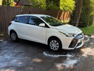 2022 Toyota Yaris L X XP150 Рестайлинг, белый, 2000000 рублей, вид 5
