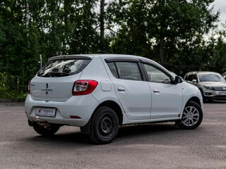2018 Renault Sandero II Рестайлинг, белый, 842000 рублей, вид 2