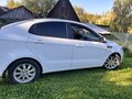 2013 Kia Rio 4-speed III, белый, 950000 рублей - вид 3