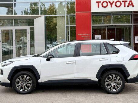 2025 Toyota RAV4 V (XA50), белый, 4400000 рублей, вид 4
