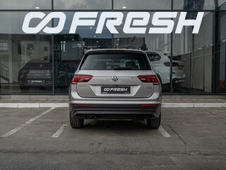 2017 Volkswagen Tiguan II, серебристый, 2519000 рублей, вид 4