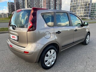 2013 Nissan Note I Рестайлинг, бежевый, 770000 рублей, вид 4