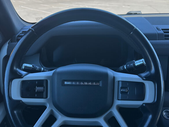 2021 Land Rover Defender 110 II, чёрный, 6300000 рублей - вид 17