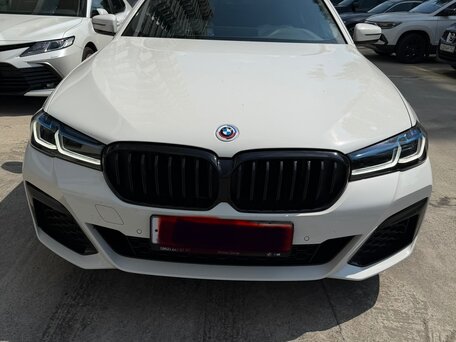 2022 BMW 5 серии 530i xDrive VII (G30/G31/G38) Рестайлинг, белый, 7000000 рублей, вид 2