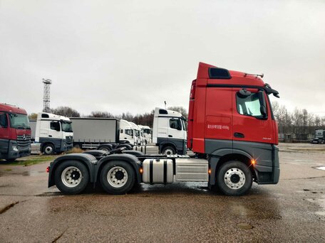 2022 Mercedes-Benz Actros, красный, 15500000 рублей, вид 2