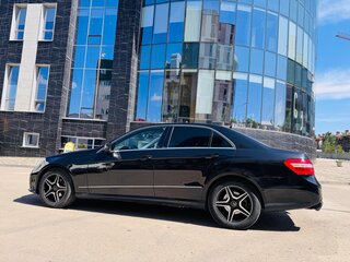 2009 Mercedes-Benz E-Класс 200 5G-Tronic IV (W212, S212, C207), чёрный, 1200000 рублей, вид 3