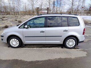 2010 Volkswagen Touran I Рестайлинг, серебристый, 590000 рублей, вид 3