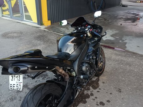 2005 Yamaha YZF-R1, чёрный, 650000 рублей, вид 5