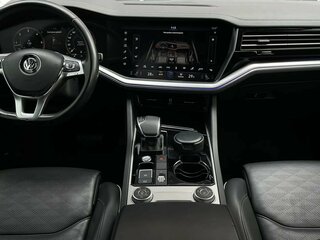 2019 Volkswagen Touareg III, белый, 4490000 рублей, вид 3