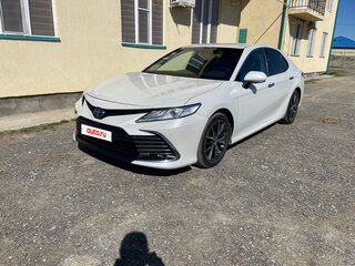 2021 Toyota Camry VIII (XV70) Рестайлинг, белый, 3999999 рублей, вид 2