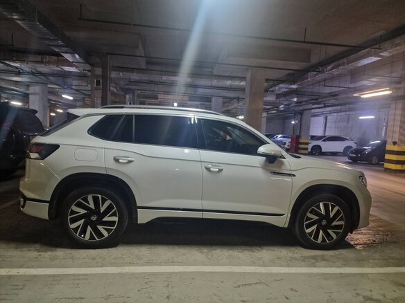 2023 Volkswagen Tayron I Рестайлинг, белый, 4350000 рублей - вид 3