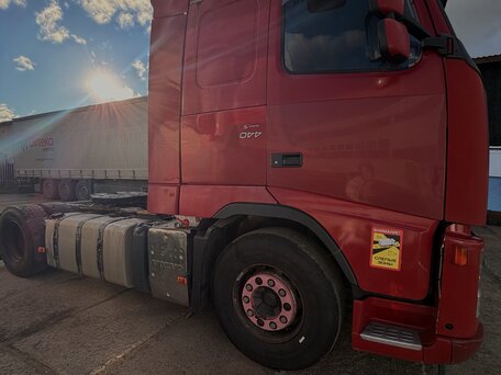 2008 Volvo FH, красный, 2300000 рублей, вид 2