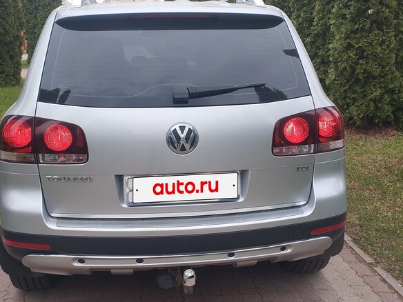 2009 Volkswagen Touareg I Рестайлинг, серебристый, 1850000 рублей - вид 1