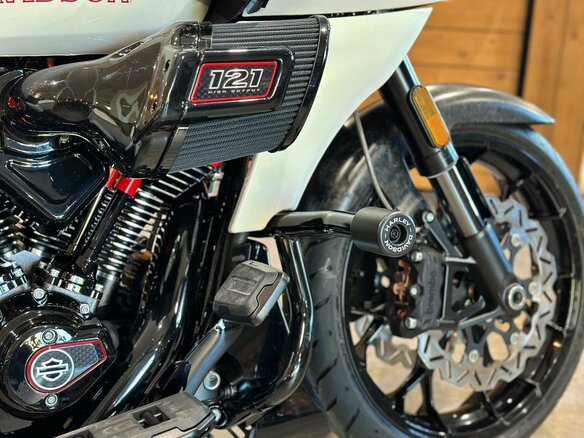 2025 Harley-Davidson CVO Road Glide ST, серебристый, 5250000 рублей - вид 17