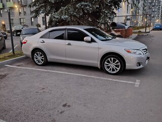 2011 Toyota Camry VI (XV40) Рестайлинг, серебристый, 1370000 рублей, вид 3