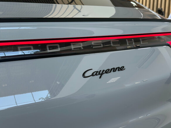 2023 Porsche Cayenne Coupé III, серый, 12780000 рублей - вид 13